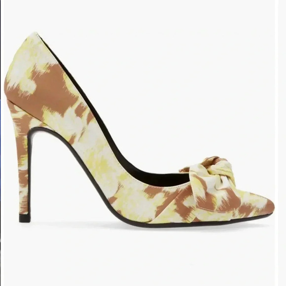 NWT Ted Baker London Ryana Tapestry Pointed Toe Bow Heels in "Camel" - EU 38.5 - Picture 1 of 13